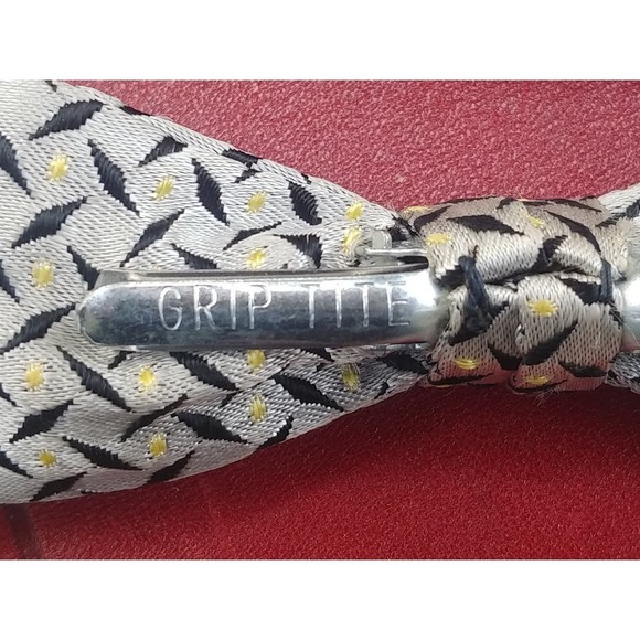 Vintage Silver Diamond Point Bow Tie // Formal Wear, Vintage Wedding Attire - Picture 8 of 10